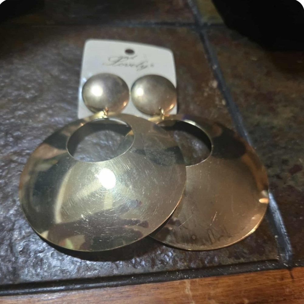 Elegant Gold Hoop Earrings